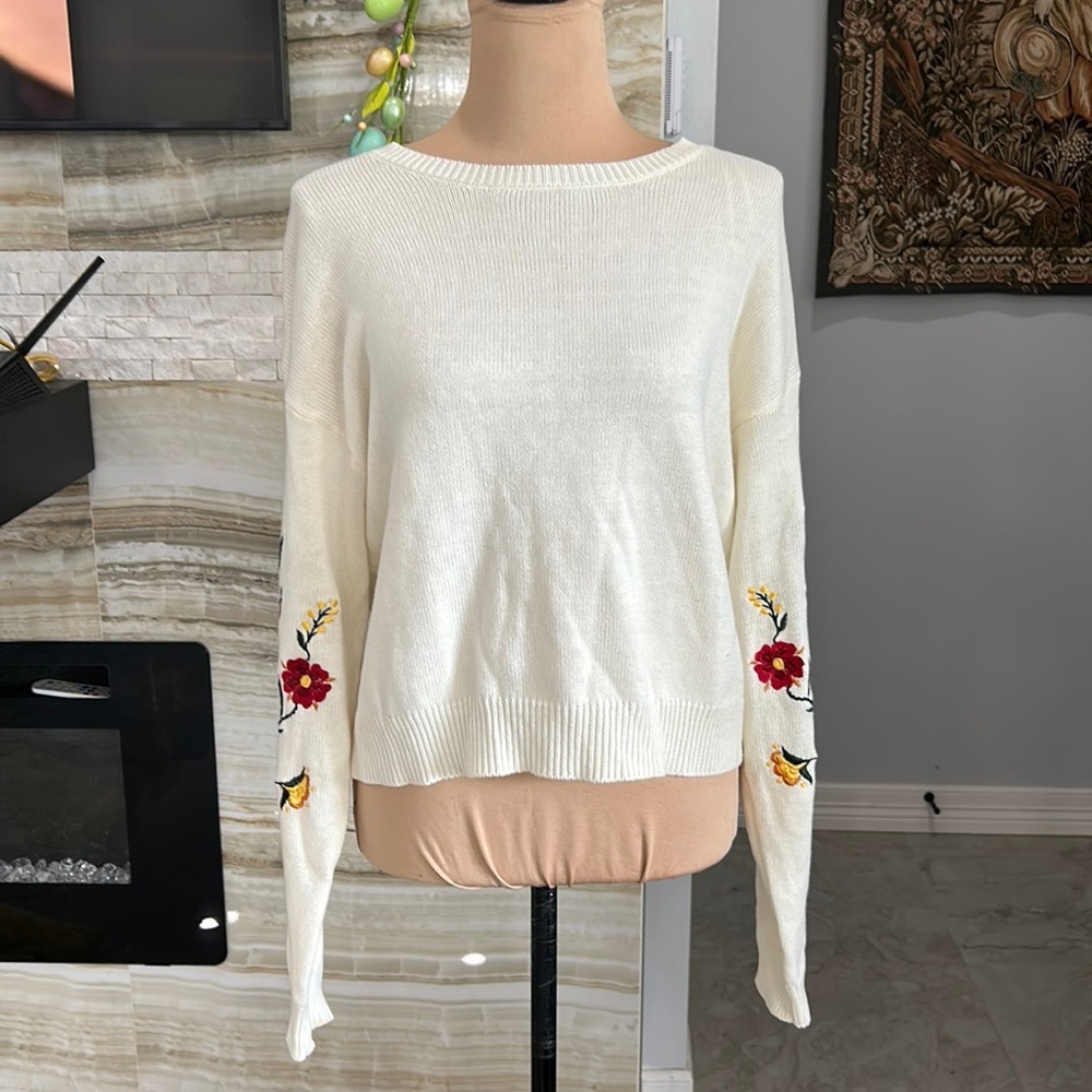 Divided Cream Boho Floral Embroidery Sleeves Sweater. Size M (353)